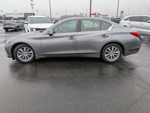 2015 INFINITI Q50 Base