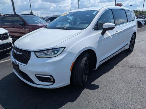 2023 Chrysler Pacifica Touring-L