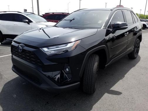 2022 Toyota RAV4 Hybrid XLE
