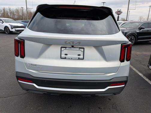 Ivory Silver 2026 Kia Sorento SX