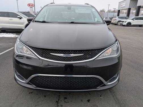 2019 Chrysler Pacifica Touring-L