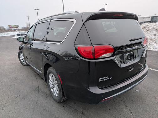 2019 Chrysler Pacifica Touring-L