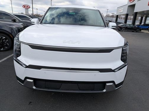 Glacial White Pearl 2026 Kia EV9 Wind