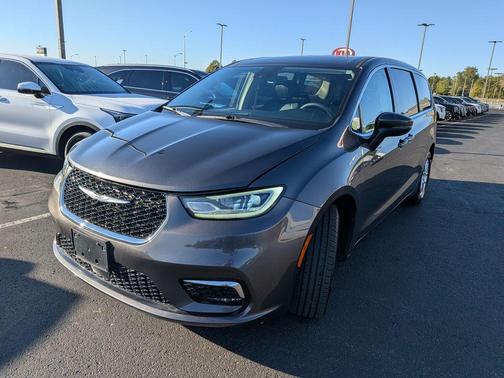 2023 Chrysler Pacifica Touring-L