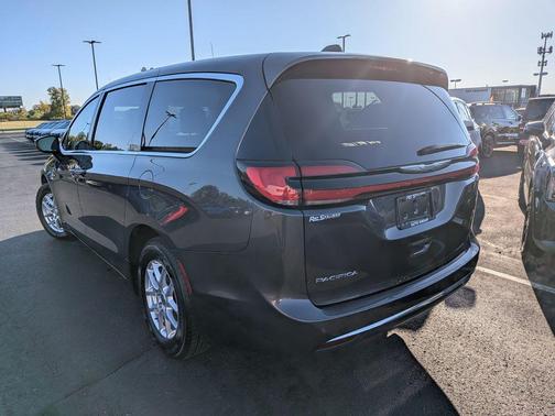 2023 Chrysler Pacifica Touring-L