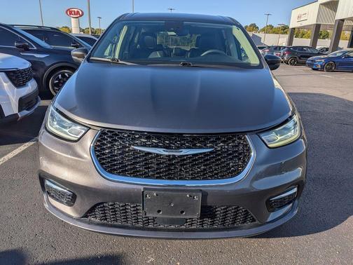 2023 Chrysler Pacifica Touring-L