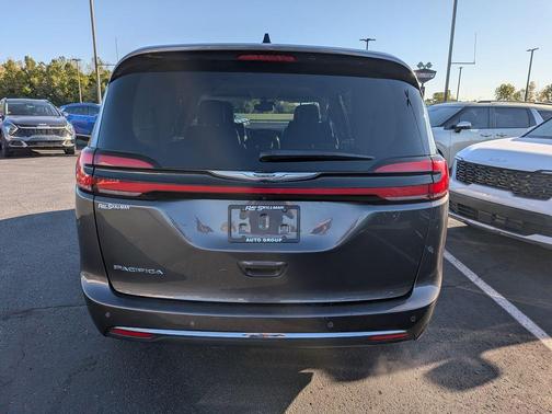2023 Chrysler Pacifica Touring-L