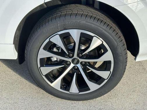 Glacier White Metallic 2026 Audi Q3 TFSI quattro S tronic