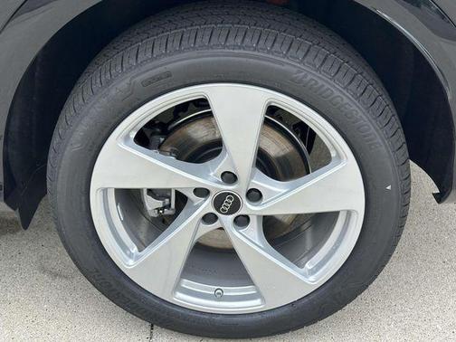 Mythos Black Metallic 2026 Audi Q5 Premium Plus TFSI quattro S tronic