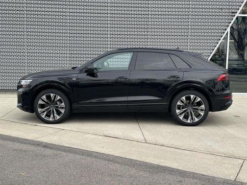 Mythos Black Metallic 2026 Audi Q8 55 Premium Plus