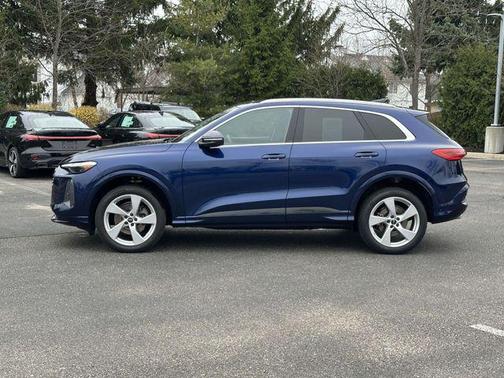 Navarra Blue Metallic 2025 Audi Q5 Premium Plus TFSI quattro S tronic