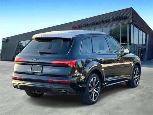 2025 Audi Q7 45 Premium Plus