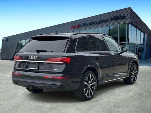 Orca Black Metallic 2020 Audi Q7 55 Premium Plus