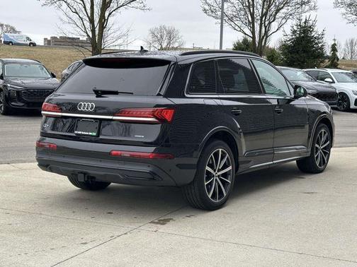 Orca Black Metallic 2020 Audi Q7 55 Premium Plus