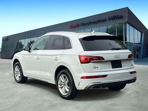 Glacier White Metallic 2023 Audi Q5 45 S line Premium