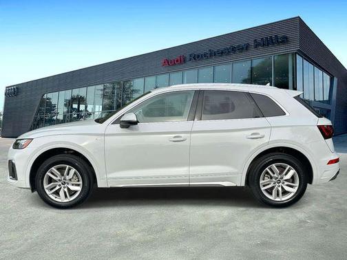 Glacier White Metallic 2023 Audi Q5 45 S line Premium