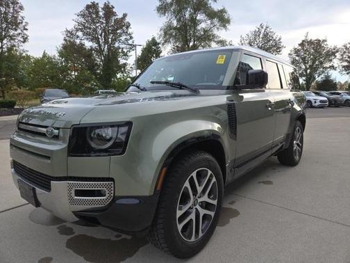 2023 Land Rover Defender 130 SE