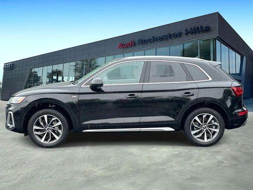 Mythos Black Metallic 2023 Audi Q5 45 S line Premium