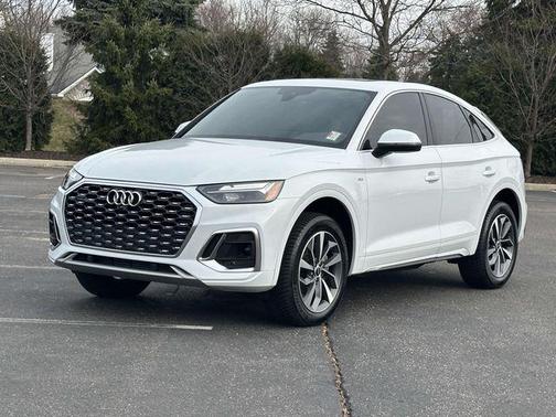 Glacier White Metallic 2023 Audi Q5 45 S line Premium