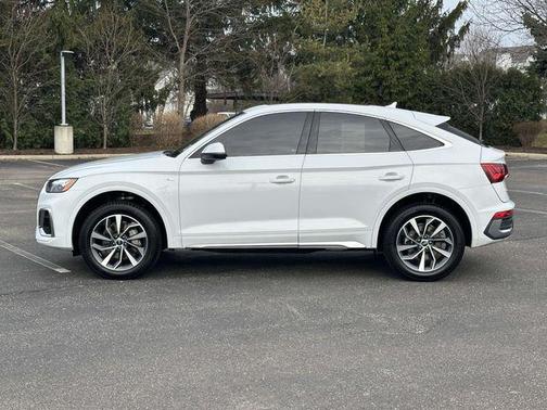 Glacier White Metallic 2023 Audi Q5 45 S line Premium