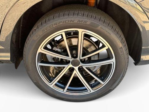Tambora Gray Metallic 2026 Audi Q5 2.0T Premium Plus