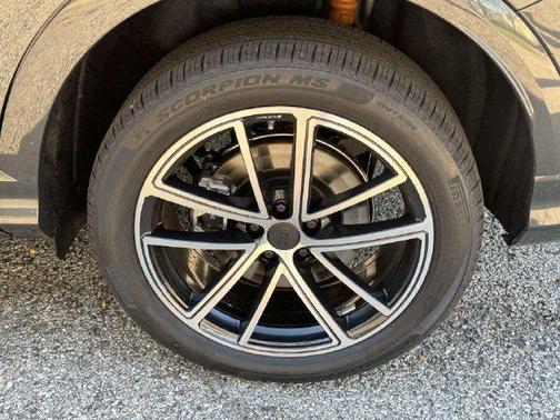 Tambora Gray Metallic 2026 Audi Q5 Premium Plus TFSI quattro S tronic