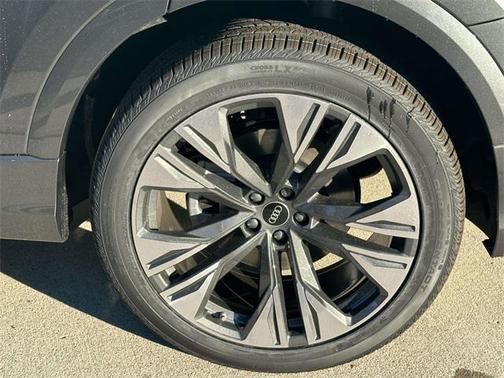 2026 Audi Q8 55 Premium Plus