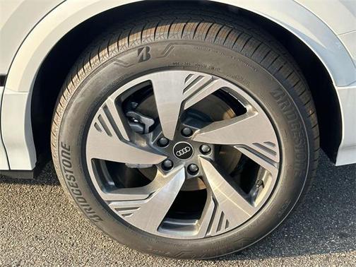 2025 Audi Q6 e-tron Premium Plus quattro