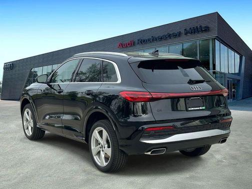 Mythos Black Metallic 2026 Audi Q5 Premium Plus TFSI quattro S tronic