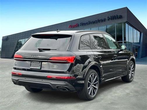 2025 Audi Q7 45 Premium Plus
