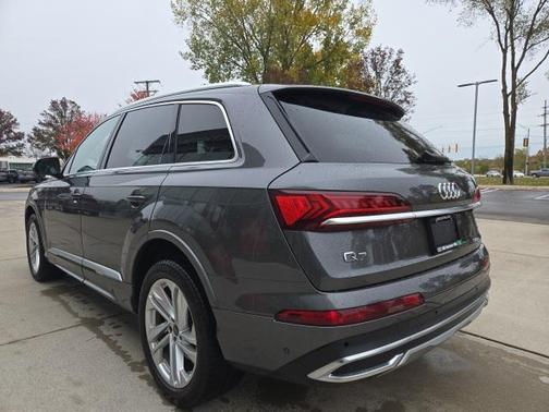 2023 Audi Q7 45 Premium