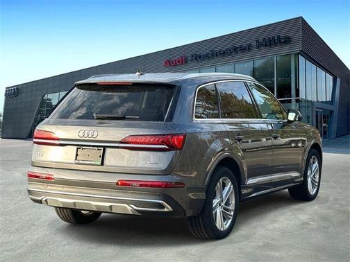 2023 Audi Q7 45 Premium