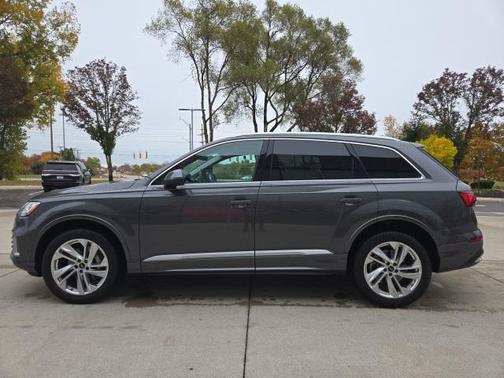 2023 Audi Q7 45 Premium