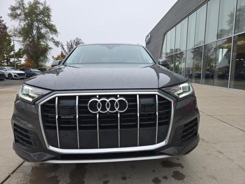 2023 Audi Q7 45 Premium