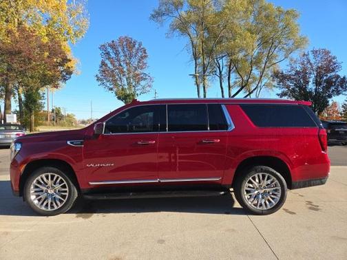 2023 GMC Yukon XL SLT