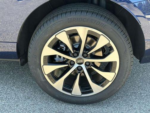 Navarra Blue Metallic 2026 Audi Q3 TFSI quattro S tronic