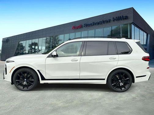 Alpine White 2024 BMW X7 xDrive40i