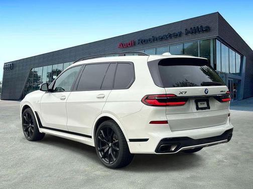 Alpine White 2024 BMW X7 xDrive40i