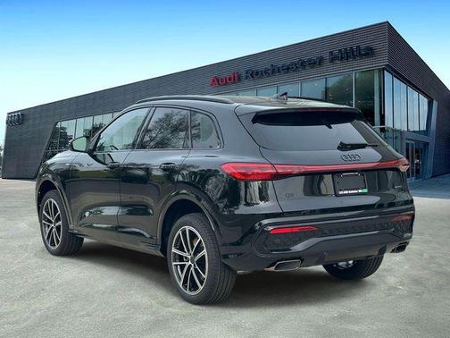 Mythos Black Metallic 2026 Audi Q5 Premium Plus TFSI quattro S tronic