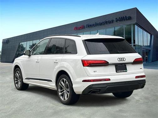 2025 Audi Q7 45 Premium Plus