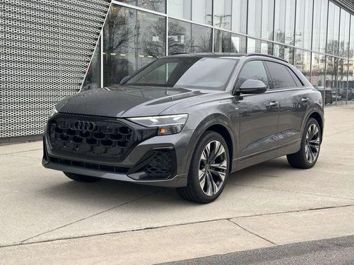 Daytona Gray Pearl Effect 2026 Audi Q8 55 Premium Plus