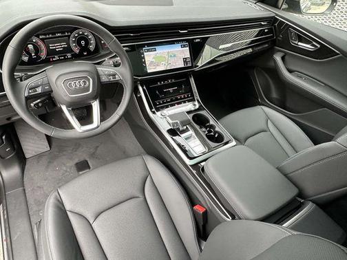 Daytona Gray Pearl Effect 2026 Audi Q8 55 Premium Plus