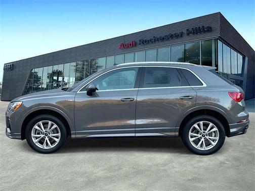 2022 Audi Q3 45 S line Premium