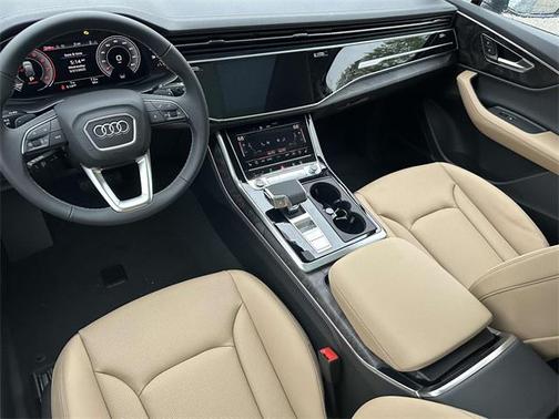 2025 Audi Q7 55 Premium Plus
