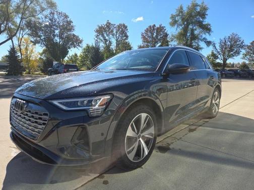 2024 Audi Q8 e-tron Premium Plus