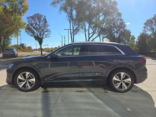 2024 Audi Q8 e-tron Premium Plus