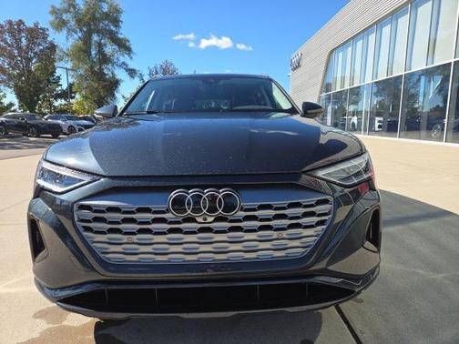 2024 Audi Q8 e-tron Premium Plus