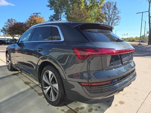 2024 Audi Q8 e-tron Premium Plus