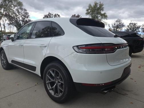 2021 Porsche Macan Base