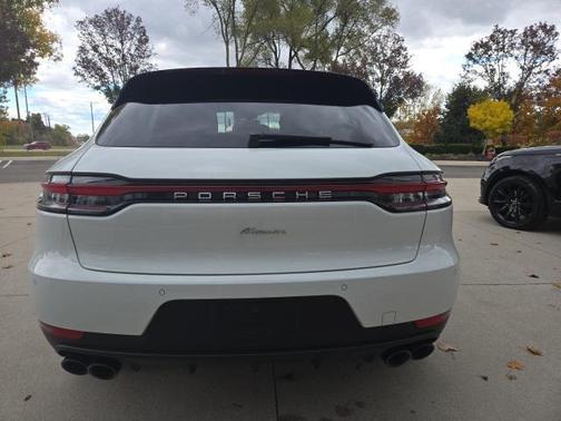 2021 Porsche Macan Base